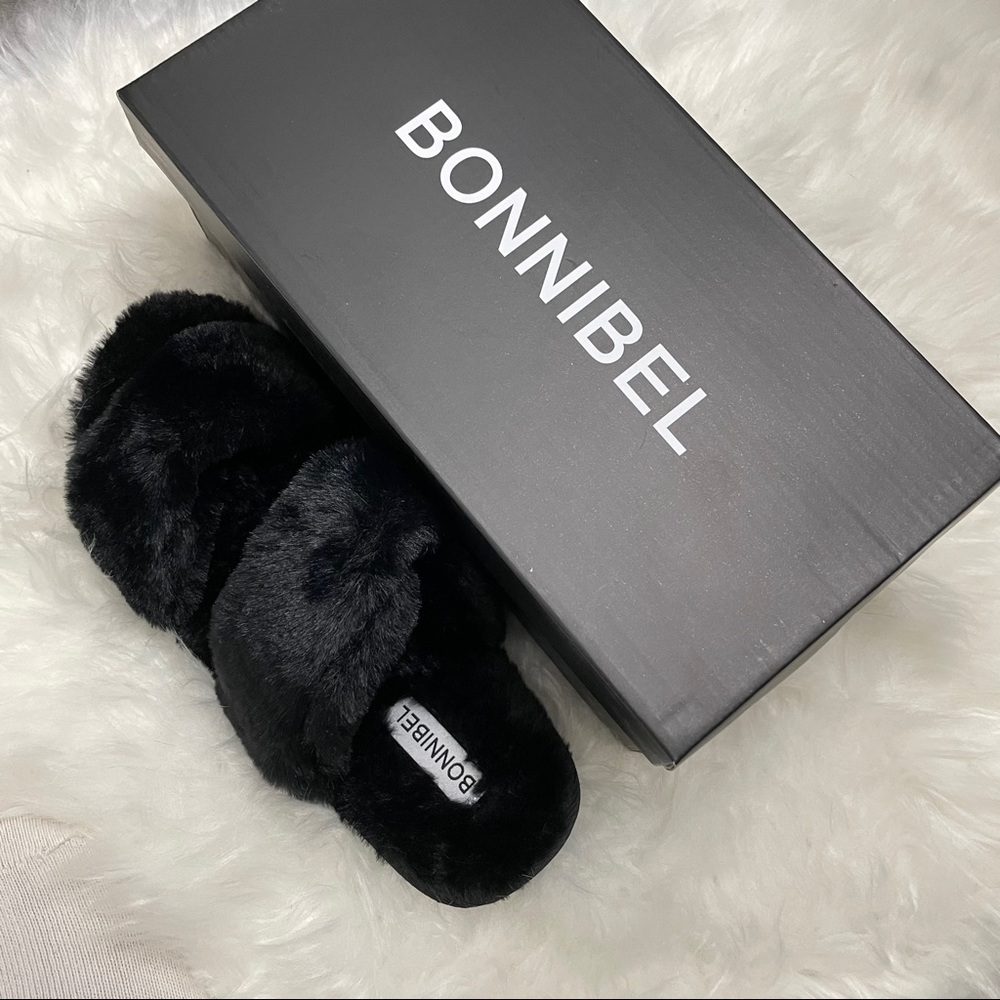 ✨New✨ Black Fuzzy Slippers - Picture 2 of 6